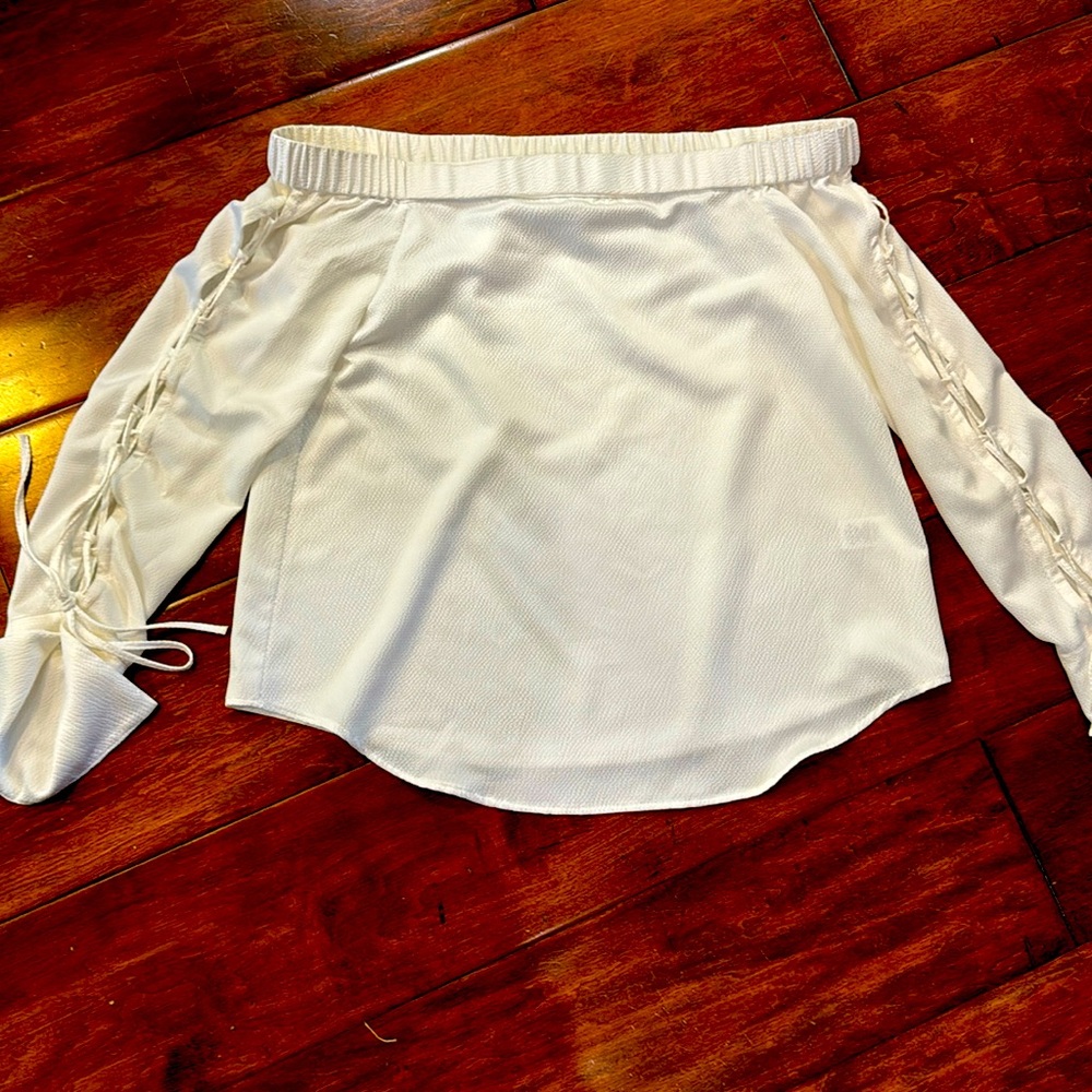 1 State women’s XS off the shoulder